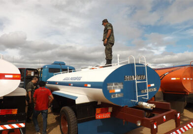 Mais de 100 mil piauienses ainda dependem de carro-pipa para abastecimento de água