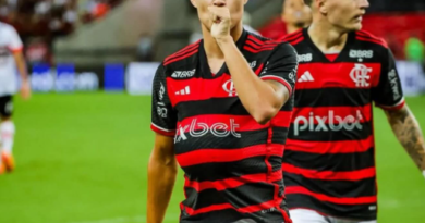 Flamengo vence o São Paulo e assume liderança