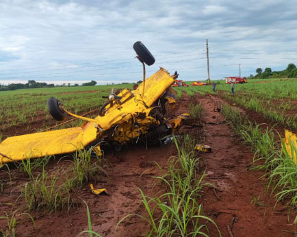 Avião de pequeno porte cai em zona rural de Goiás; piloto é encontrado morto