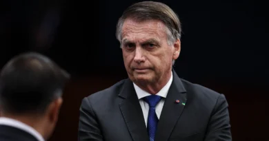 Exames de Bolsonaro indicam quadro de pneumonia viral, diz médico