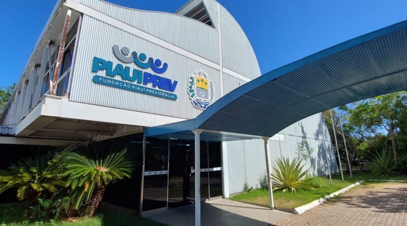 Governo do Piauí nomeia aprovados em concurso da PiauíPrev