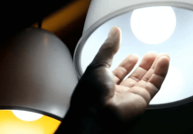 Conta de luz seguirá com cobrança adicional em outubro, informa Aneel