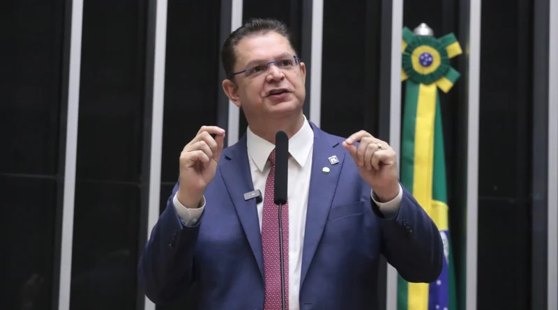 Líder do PL na Câmara cobra votação da anistia na próxima semana