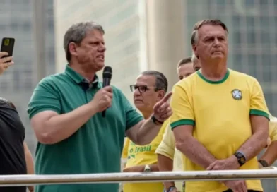 Bolsonaro fecha apoio a Tarcísio para eleição presidencial